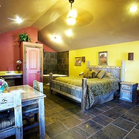 Rustic Creek Ranch Resort At North Jellystone Park Burleson Exterior foto
