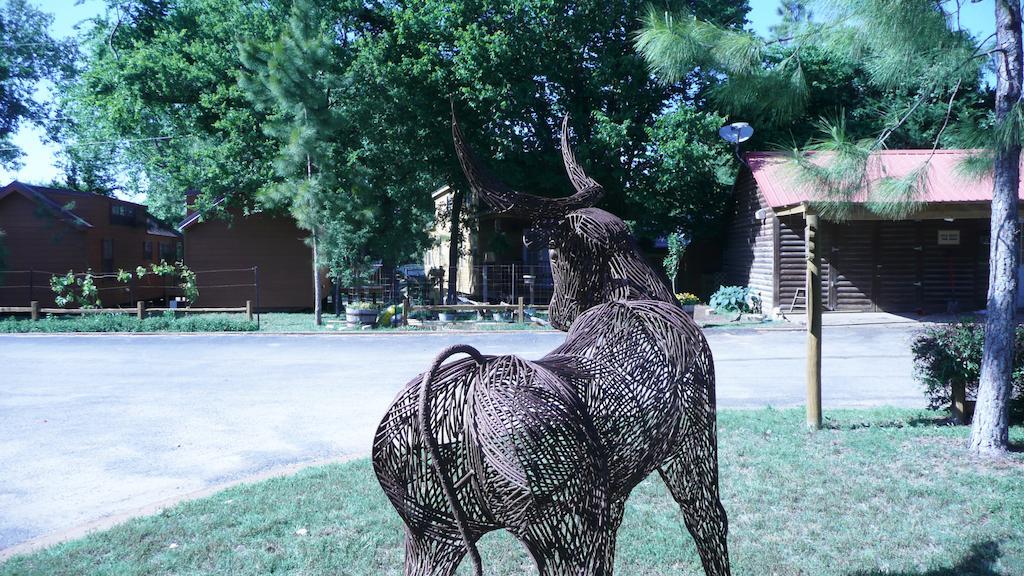 Rustic Creek Ranch Resort At North Jellystone Park Burleson Exterior foto