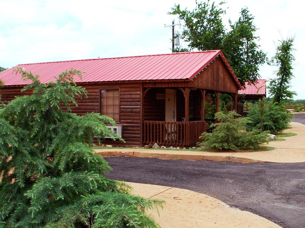 Rustic Creek Ranch Resort At North Jellystone Park Burleson Exterior foto