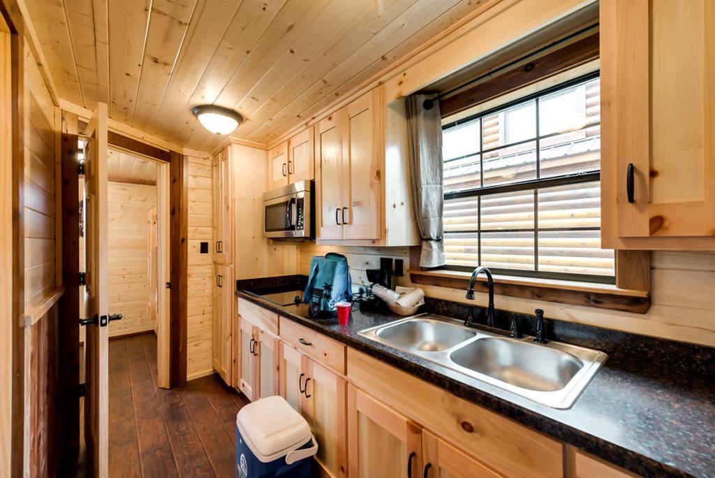 Rustic Creek Ranch Resort At North Jellystone Park Burleson Exterior foto