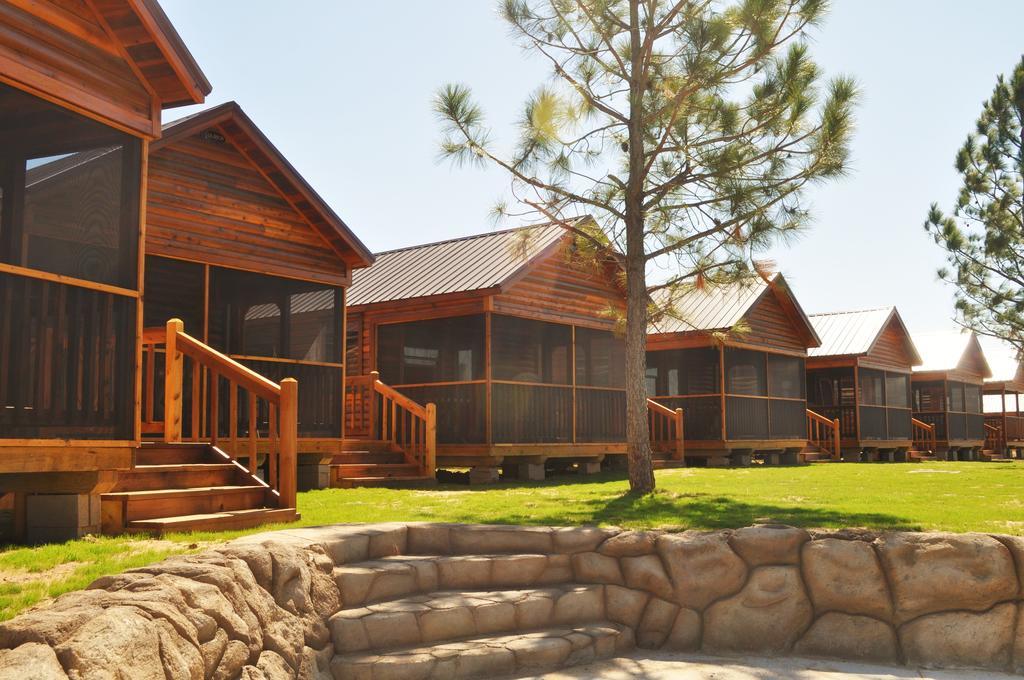 Rustic Creek Ranch Resort At North Jellystone Park Burleson Exterior foto