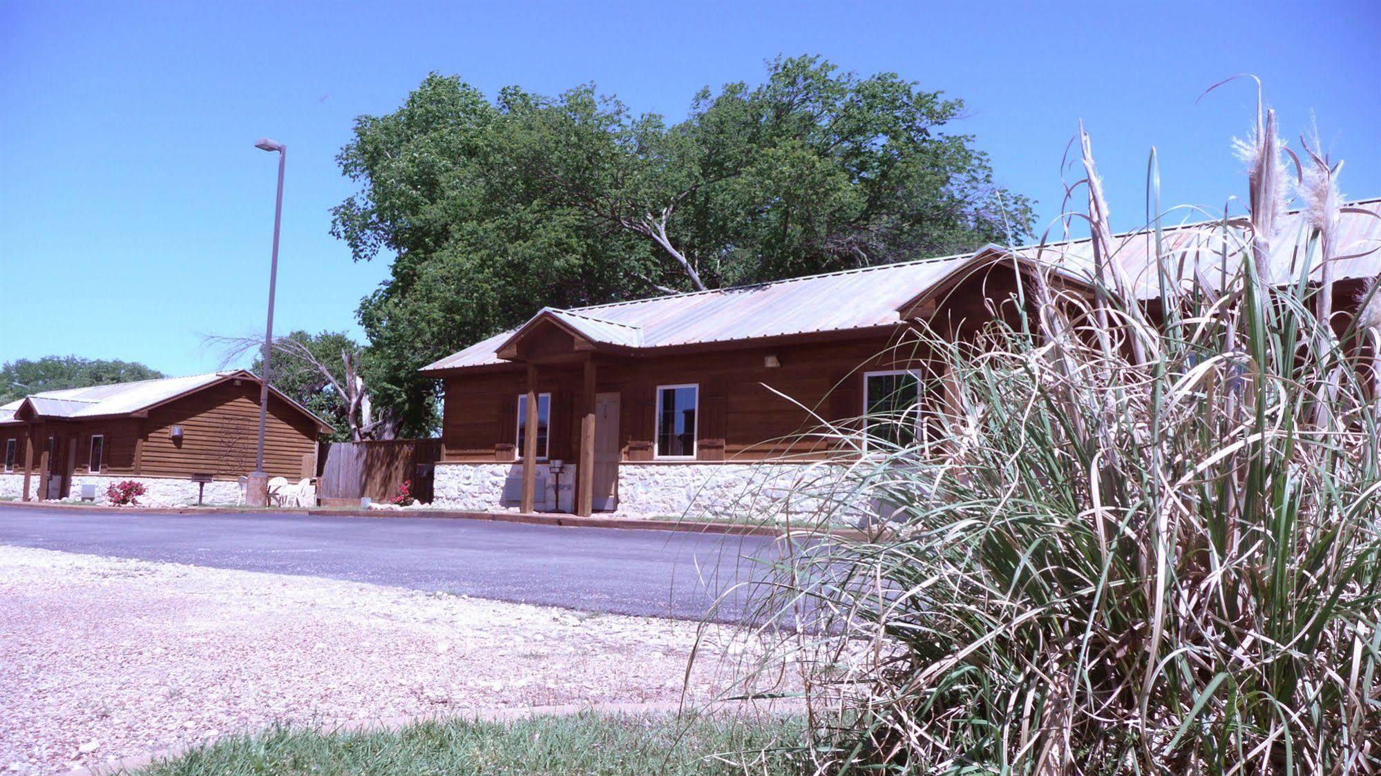 Rustic Creek Ranch Resort At North Jellystone Park Burleson Exterior foto